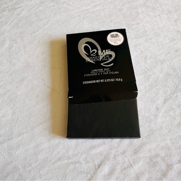 Me Makeover Essential women Lashing out Girl Night Out Eyeshadow & Eyelash - Picture 6 of 12